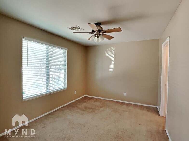 Building Photo - 4732 W Dill Ave