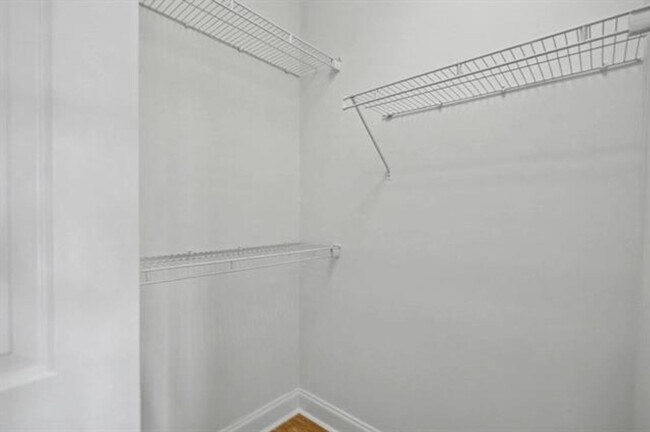 Building Photo - 3BD, 2BA condo with All Utilities included
