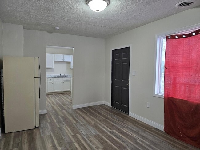 Building Photo - 3822 Melville Ave