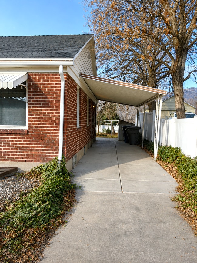 Building Photo - 2 Weeks Rent Free – Spacious 3 Bed / 2 Bath Ogden Home with Finished Basement