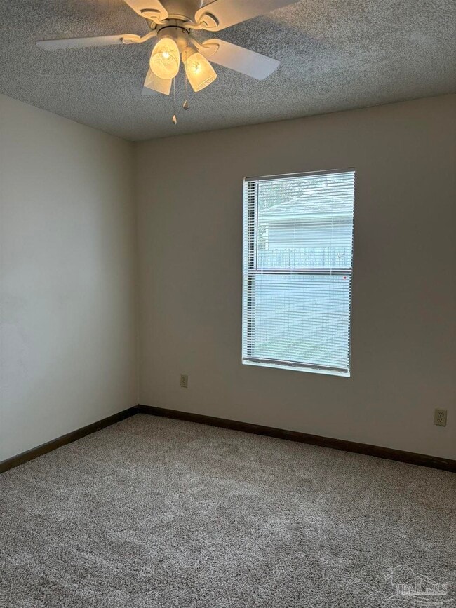 Building Photo - 3262 Maplewood Dr