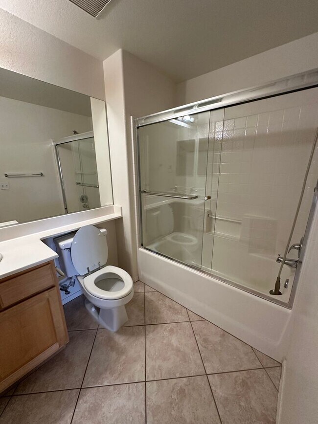 Building Photo - MUST SEE 2 BEDROOM CONDO IN SUMMERLIN!
