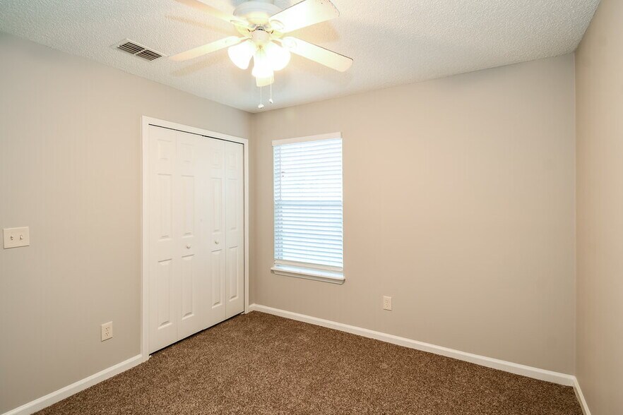 Building Photo - 324 Maplewood Dr