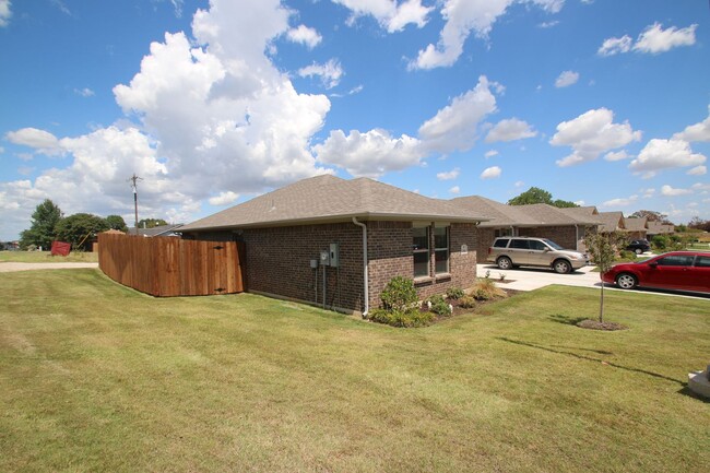 Building Photo - 1301-1305 White Sand Dr.