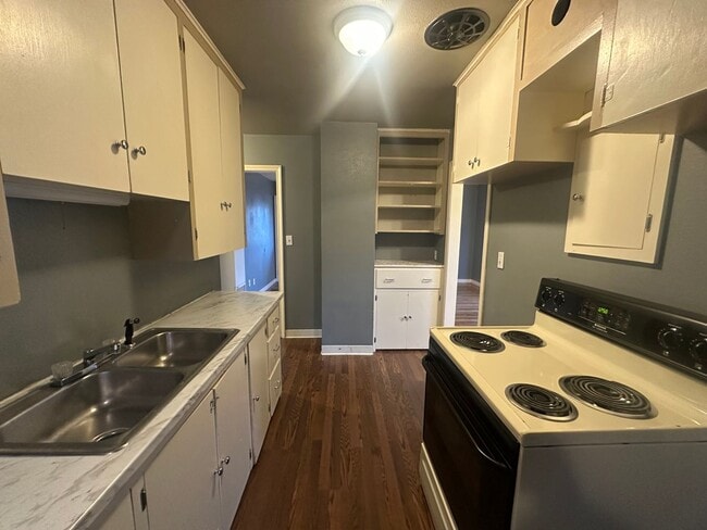 Building Photo - Two bedroom, One and half bathroom house, with additional living room, and bonus room!