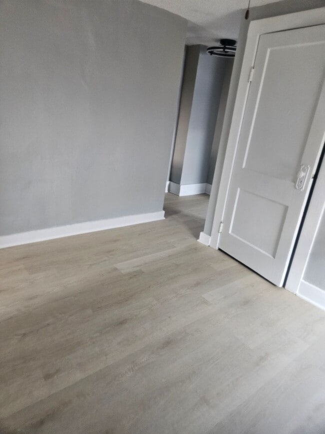 Building Photo - Three bedroom available for an immediate move in!