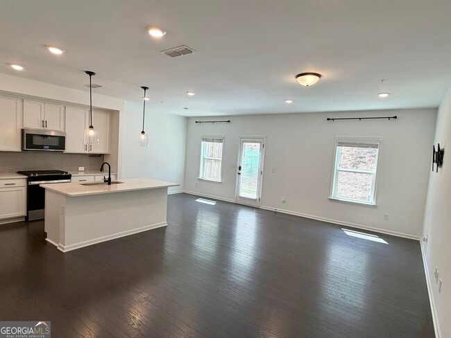 Building Photo - 716 Vallin St