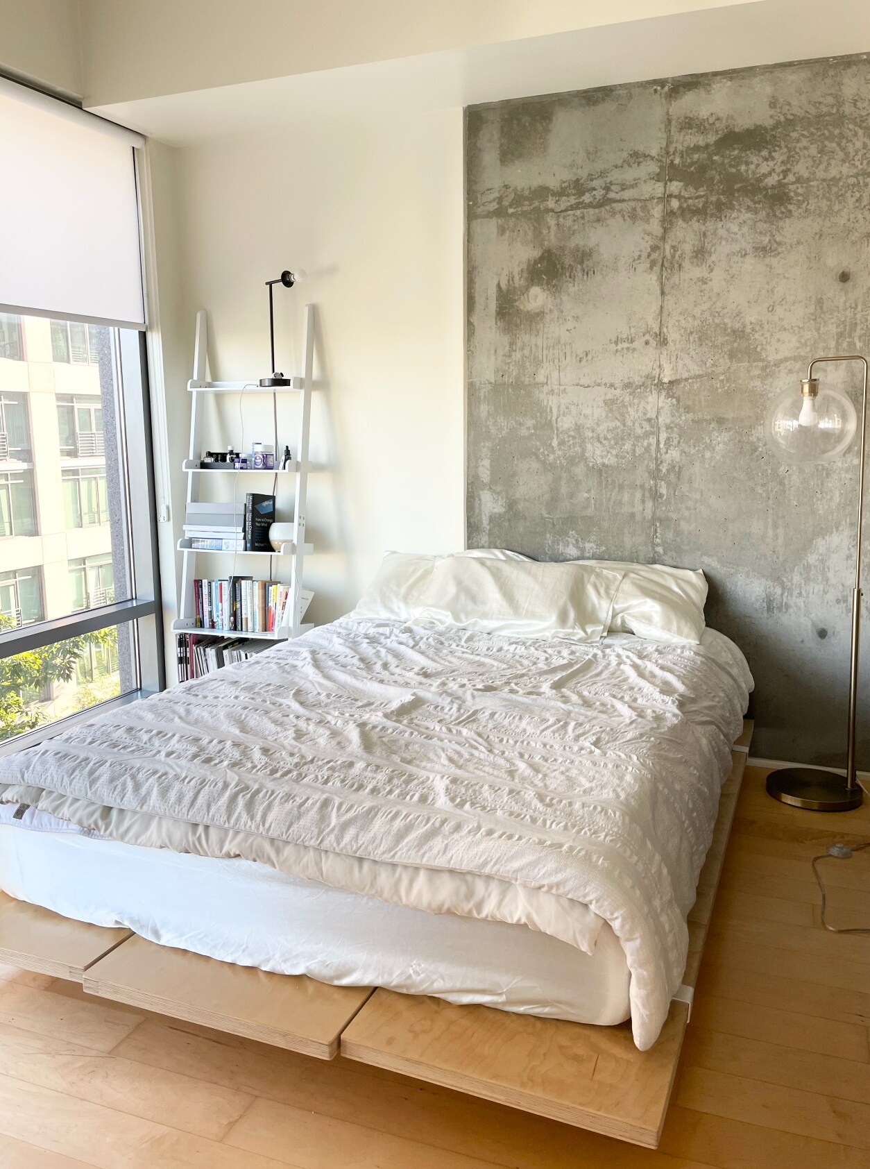 Building Photo - 1100 S Hope St