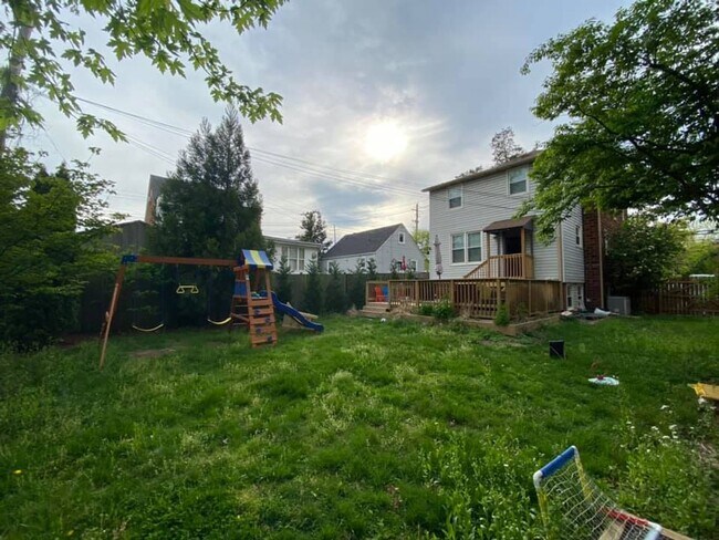 Building Photo - Beautiful 5 Bedroom Single Family Home in Silver Spring!