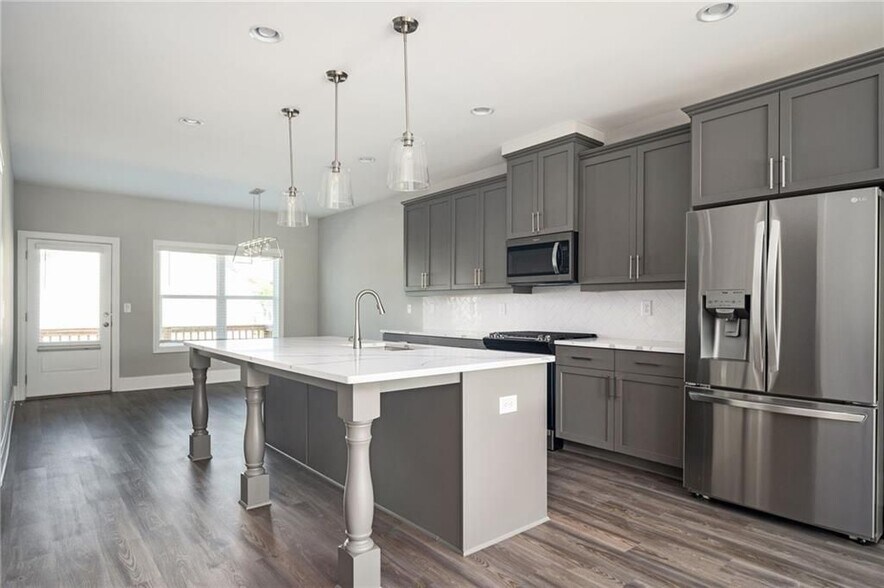 Building Photo - 1947 Drew Dr