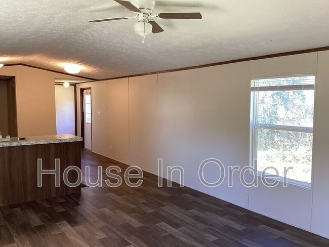 Building Photo - 109 Shamrock Park Dr