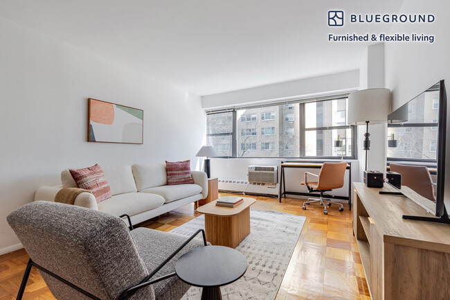 Building Photo - 330 E 46th St