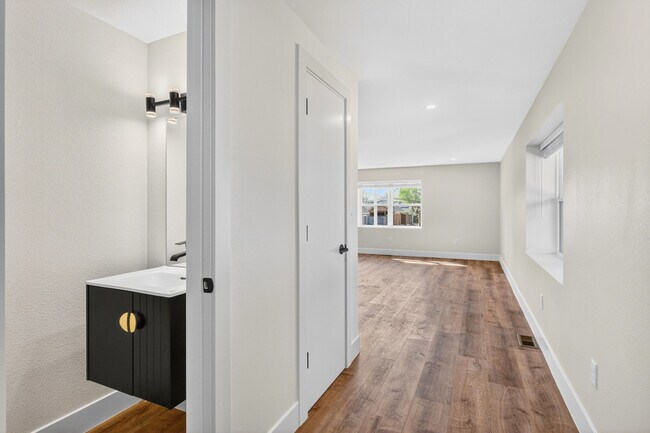 Building Photo - 3400 1/2 Tennyson Street - 1