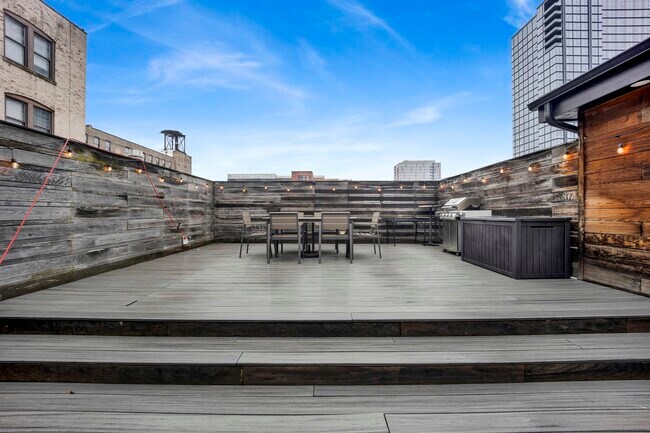 Building Photo - 935 W Randolph St