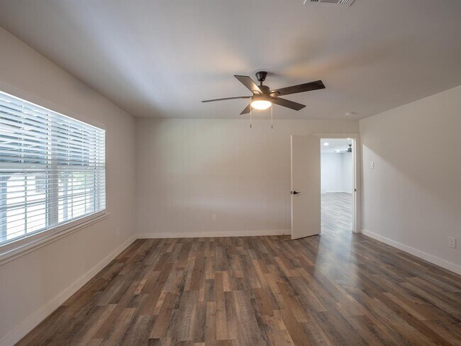 Building Photo - 375 Brown Rd