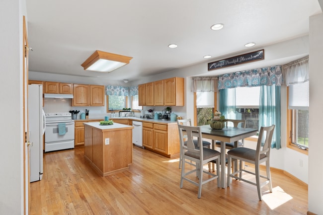 Building Photo - Beautiful 4 Bedroom House with Office