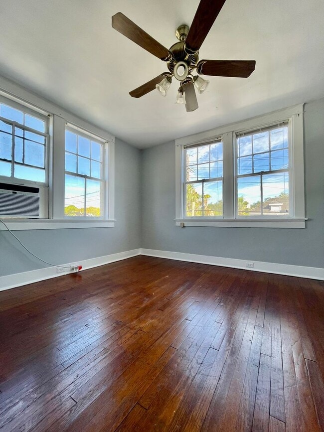 Building Photo - 2 Bed/1 Bath Near Campus