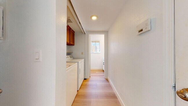 Building Photo - 490 Silvertail Pl