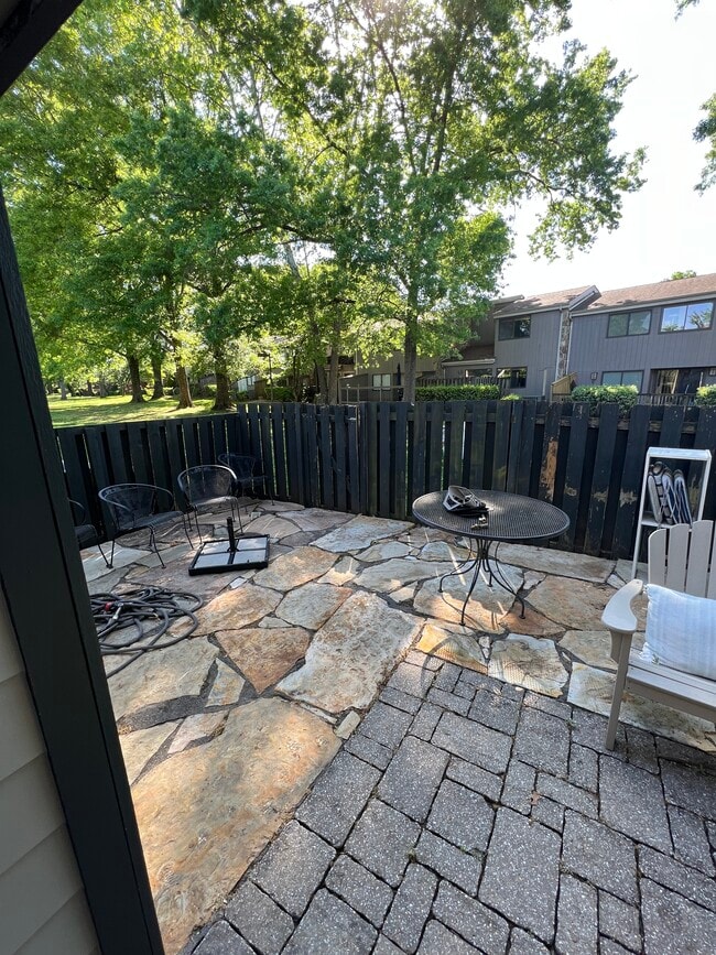 Building Photo - 1810 Cherokee Bluff Dr