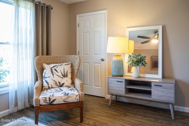 Building Photo - 166 Jefferson St