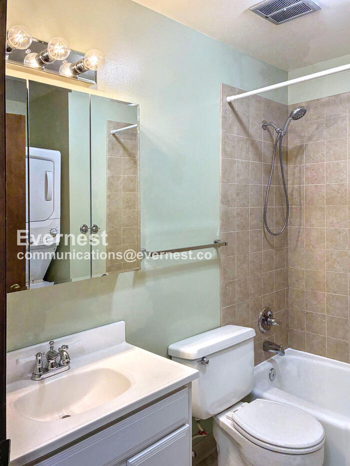 Building Photo - 2608 Leisure Dr