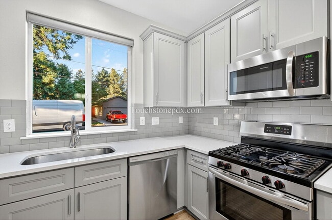 Building Photo - 13838 SE Knight St