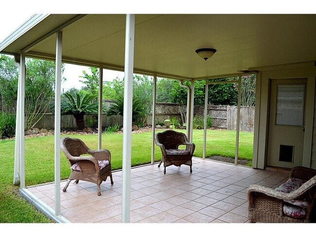 Building Photo - Glenhill Drive, Pearland, TX 77584 - 3 BR 2.5 BA single-family home