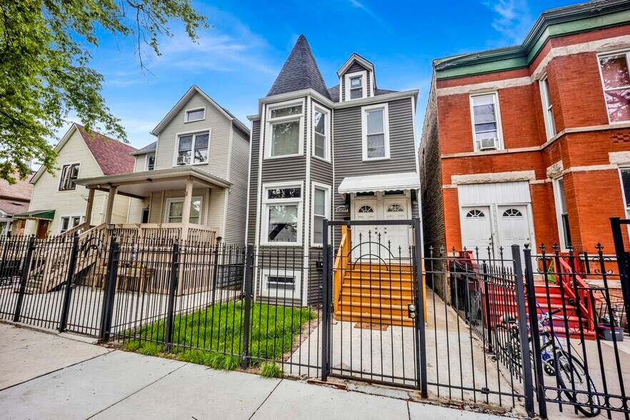 Building Photo - 1821 N Tripp Ave