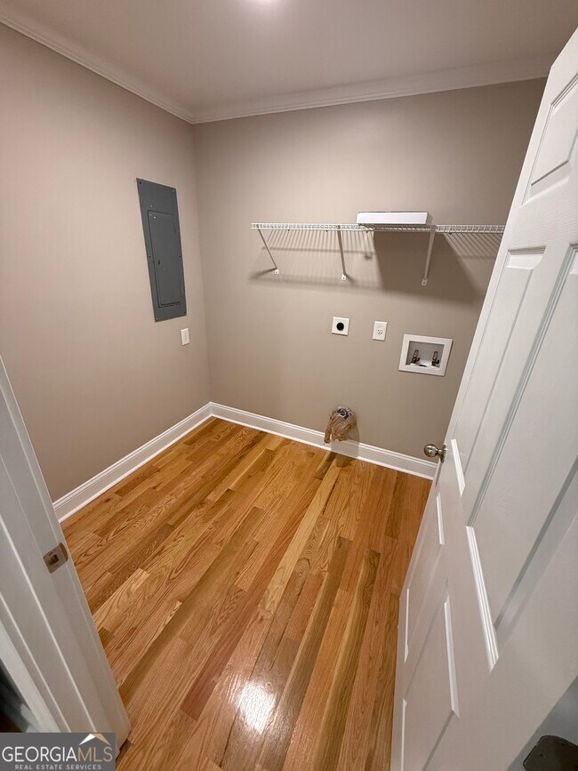 Building Photo - 657 Athens St