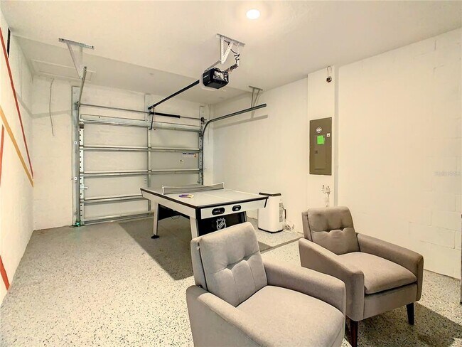Building Photo - 9331 Sommerset Hills Dr
