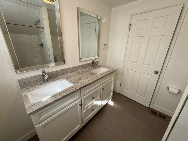 Building Photo - 1186 Rosemary St