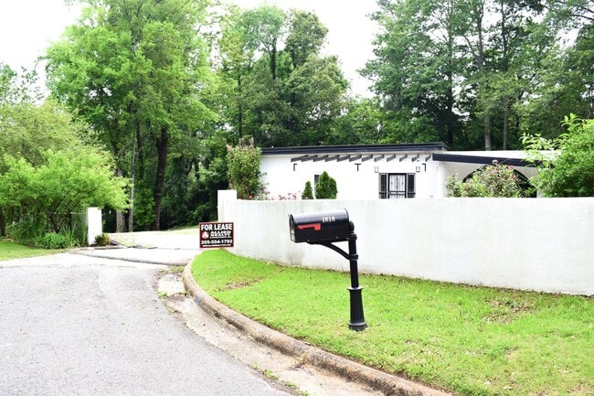 Building Photo - 1610 E 27th Ave