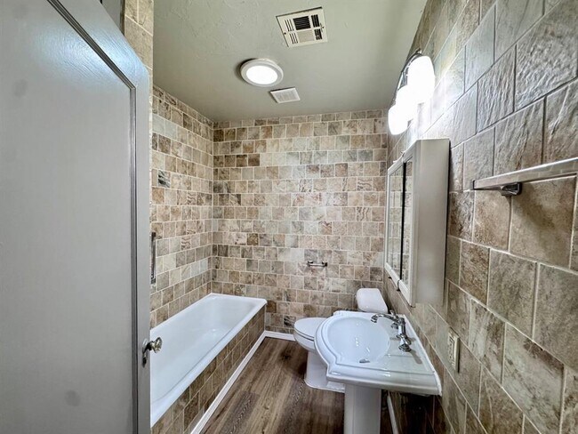 Building Photo - 2521 NW 12th St