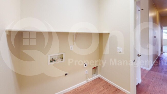 Building Photo - 11886 W Fontenelle Dr