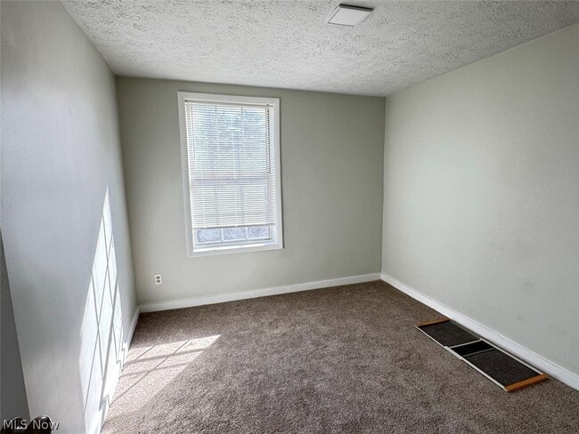 Building Photo - 143 Gale St