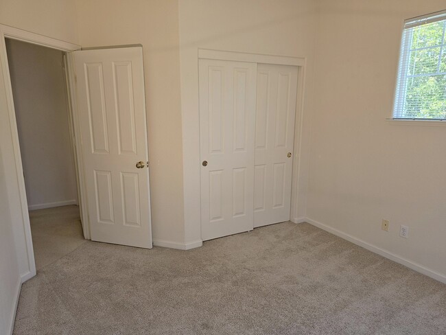 Building Photo - 397 Raven Way
