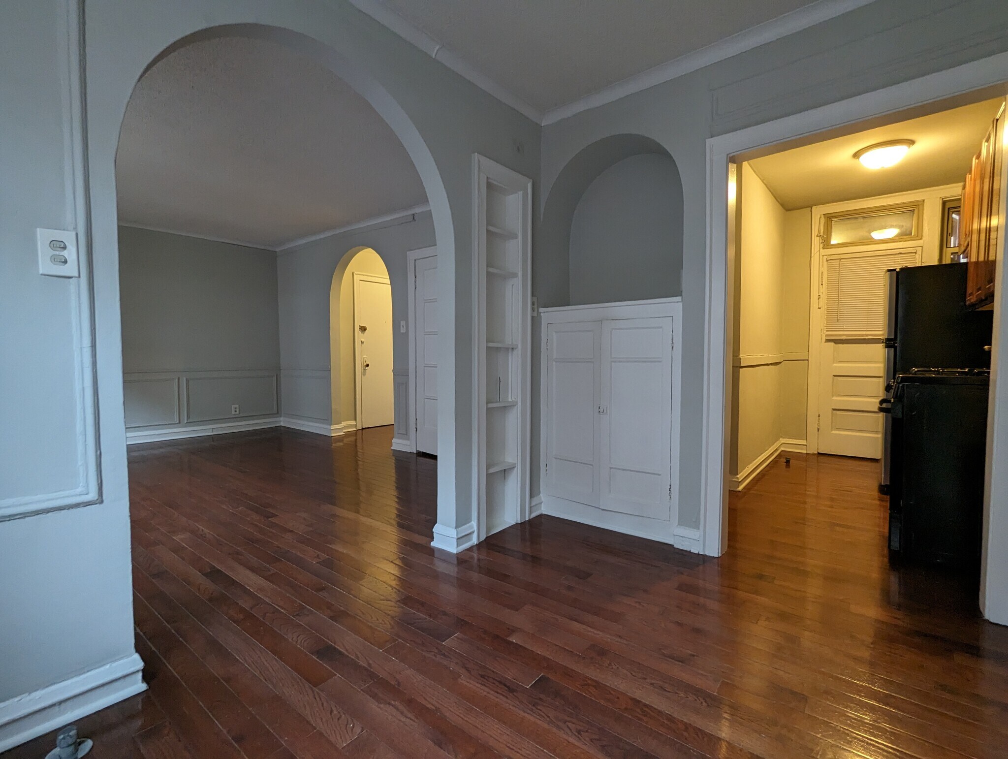 Building Photo - 546 W Surf St