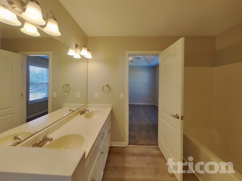Building Photo - 505 Arabian Ln