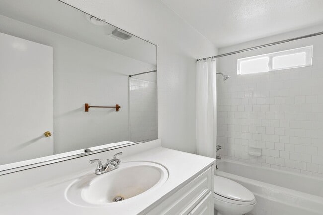 Building Photo - Spacious Detached Home with Private Patio in Prime Tustin Community