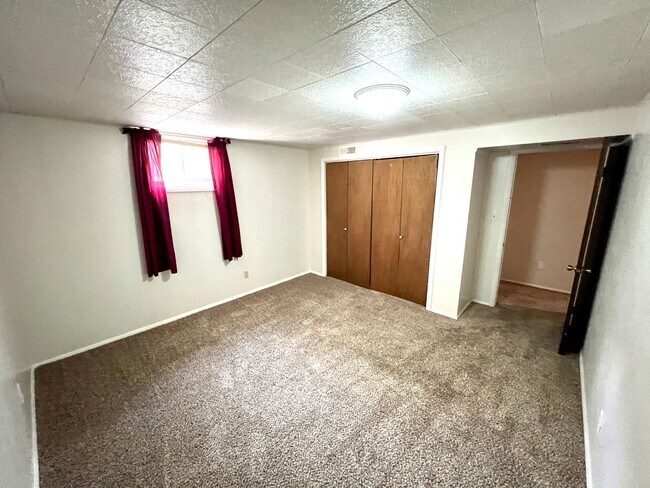 Building Photo - 4 bed 2 bath Single Family Home with Bonus Room, Fully Fenced Yard and Double Car Garage Close to...