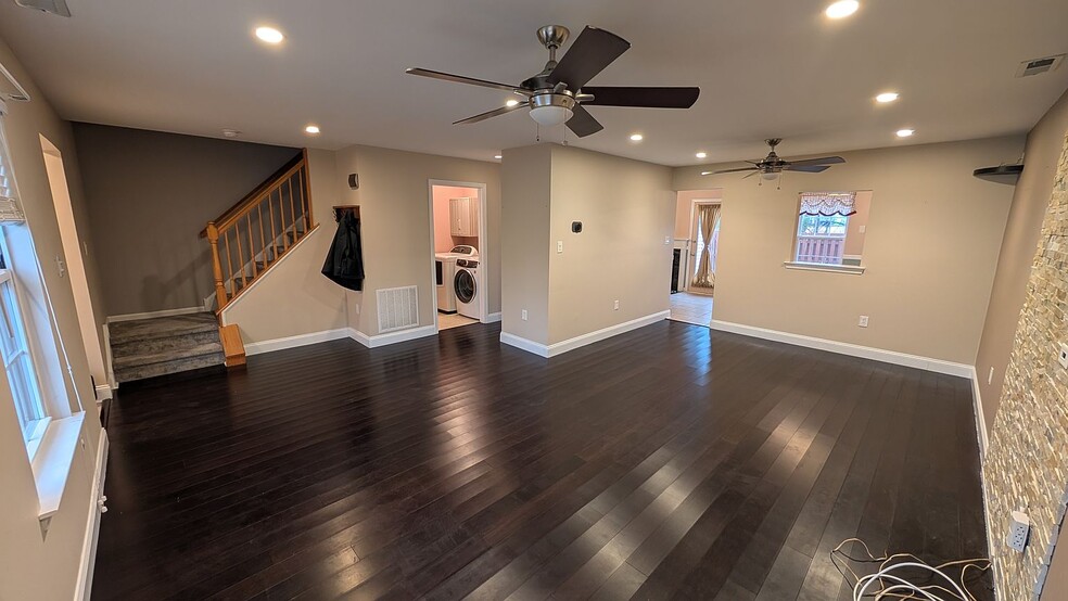 Building Photo - 228 Birch Hollow Dr