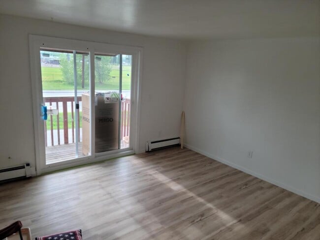 Building Photo - 2213 Lathrop St