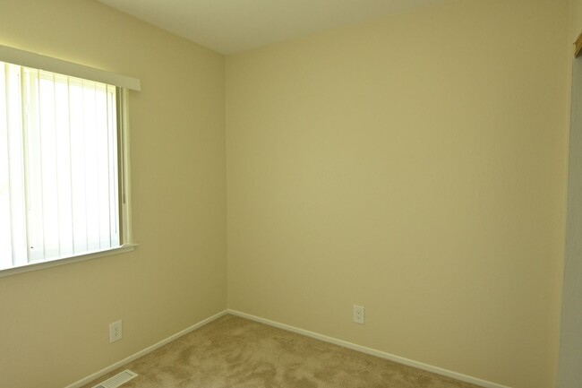 Building Photo - 215 Chantilley Ln