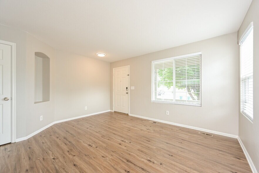 Building Photo - 20194 E Grand Ln