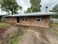 Building Photo - 3 bed, 1 bath House.