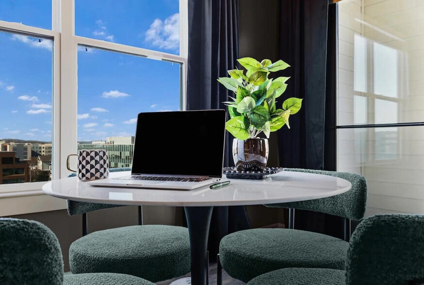 Building Photo - 2200 State St