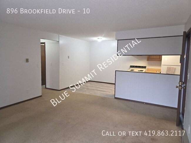Building Photo - 896 Brookfield Dr