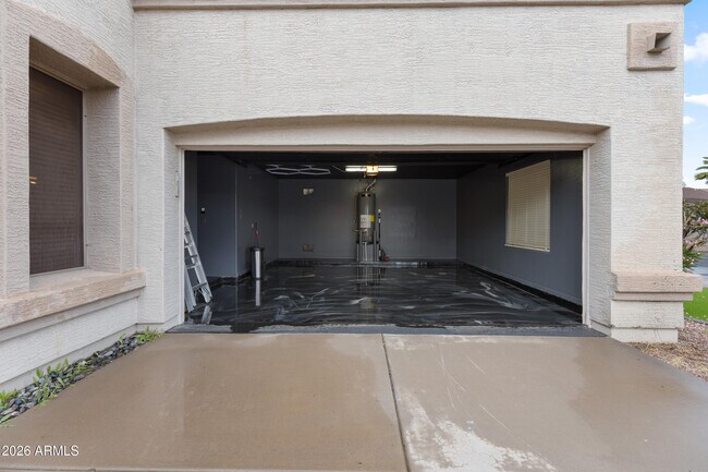 Building Photo - 2320 S Sorrelle