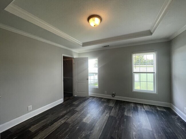 Building Photo - 36116 Plum Ave