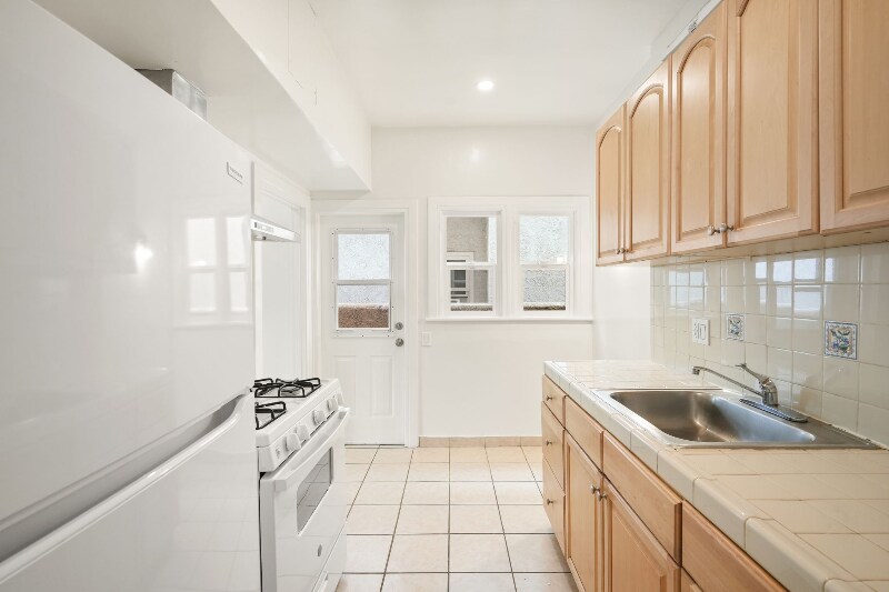 Building Photo - 1202 N Gower St